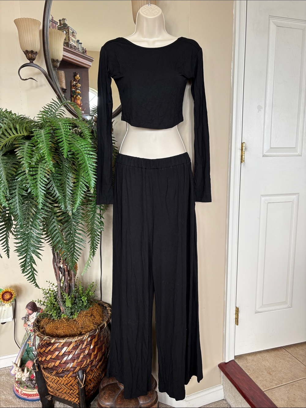 Brand New Black Rayon Stretch Two-Piece Lounge Set Long Sleeve Crop Top & Pants - Picture 12 of 12